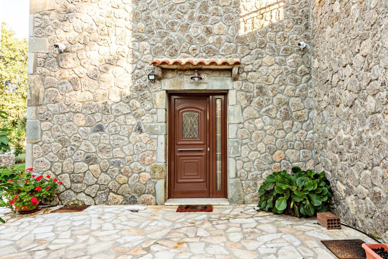Filia Stone Willa Gouvia